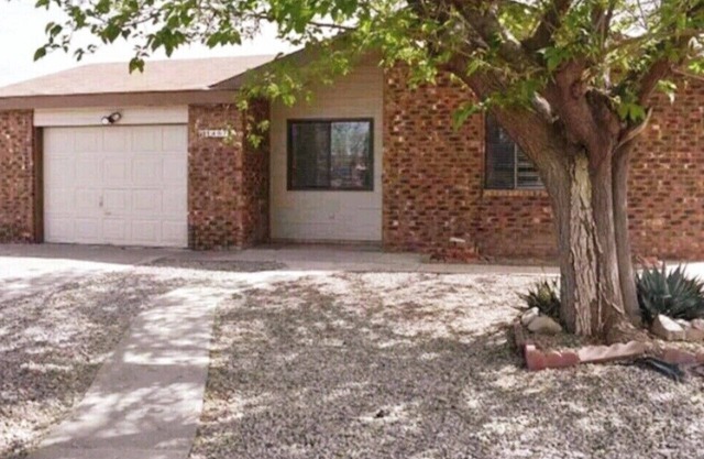 Fully furnished, fun, 3 bedroom home!