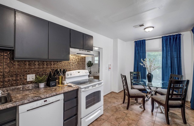 Fully Furnished, Pet-Friendly Renovated Apt Near EMU w/Free Parking