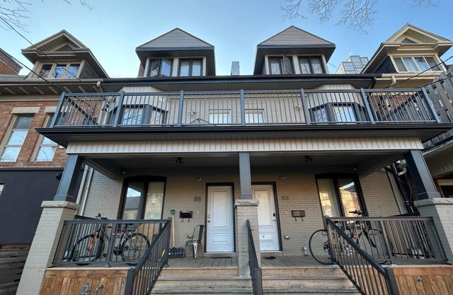Fully furnished rooms near Eaton Centre, ten minutes walk from Dundas Station