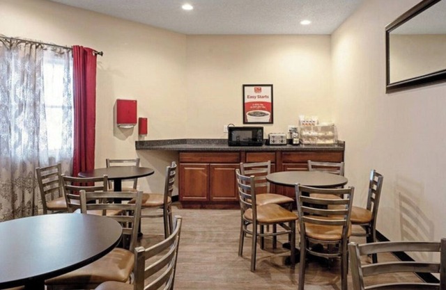 Fully Furnished Studio Available in Clinton, IA