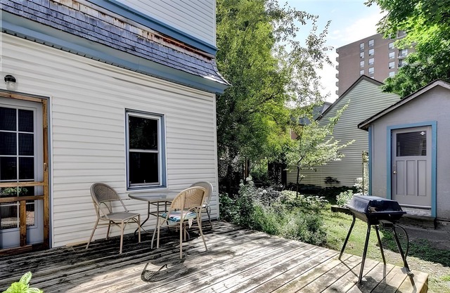 Fully Furnished Stylish and Spacious Retreat in the Glebe, Ottawa, with Parking