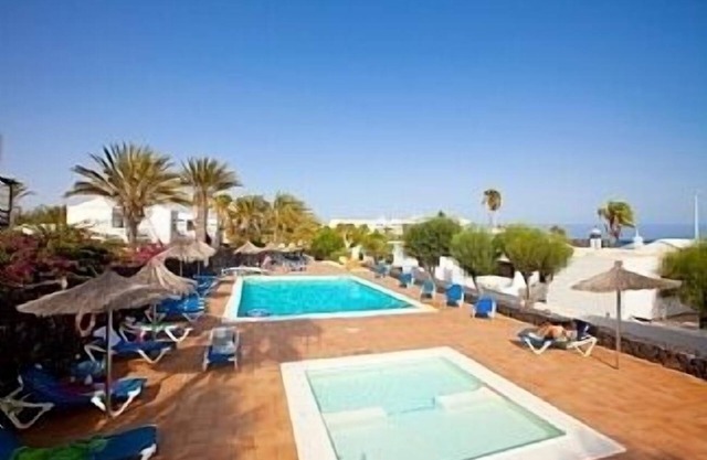 Fully Licensed Bungalow with Air-Conditioning Communal Pool and Sea Views