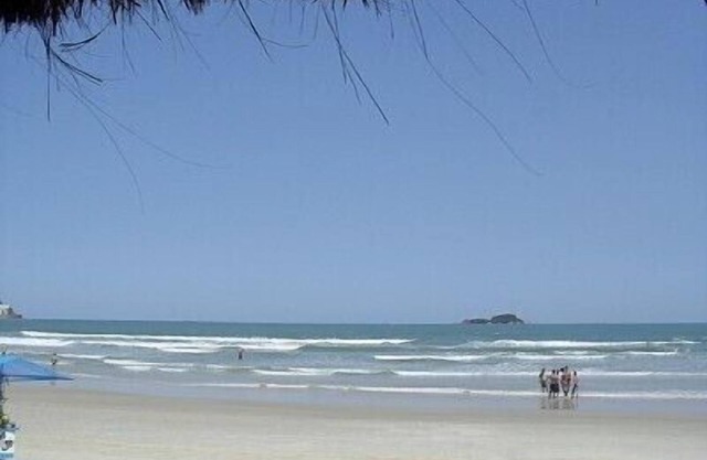 FULLY REFURBISHED FIT - 50m FROM THE BEACH