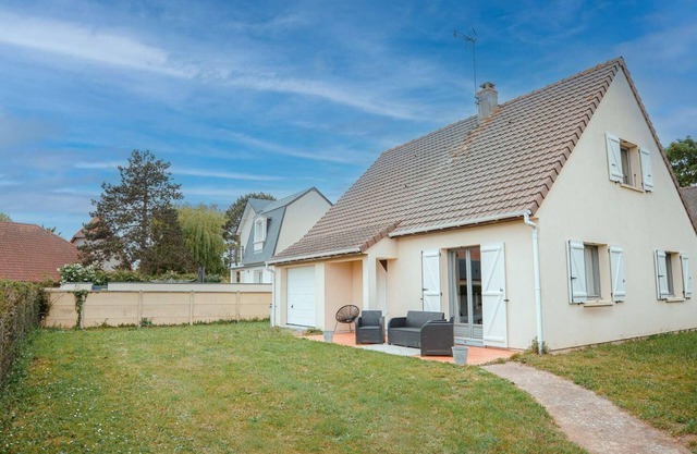Fully renovated family home with garden, 5 minutes' walk from the beach