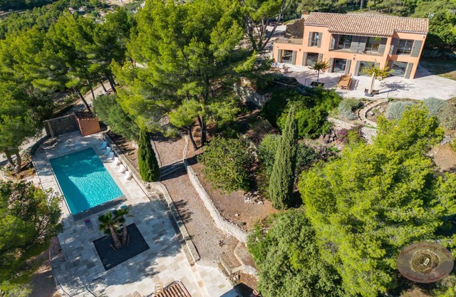 Fully renovated farmhouse with swimming pool and 180° sea view