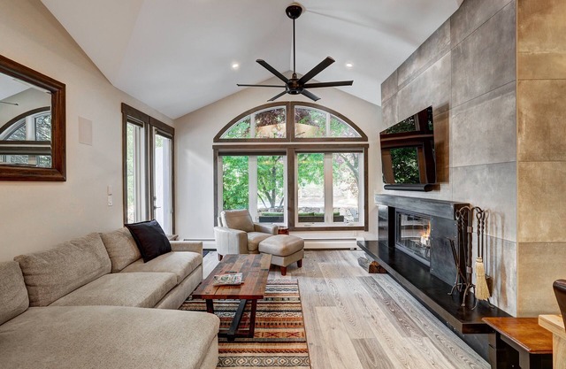 Fully Renovated 2 Bedroom in Arrowhead Village! by RedAwning