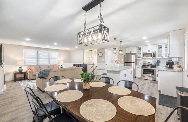 Fully Renovated 4 BR/2BA House. Great location! Close to restaurants and parks.