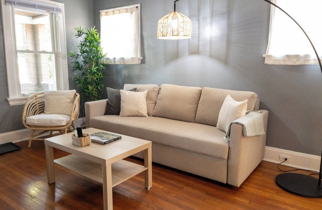 Fully Renovated Apartment Right Off Murray Trail, 15 Minutes to Downtown Cincy