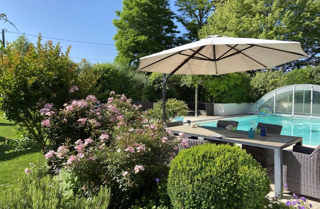 Fully renovated farmhouse with pool, tennis & spa 45 min to Loire Valley castles