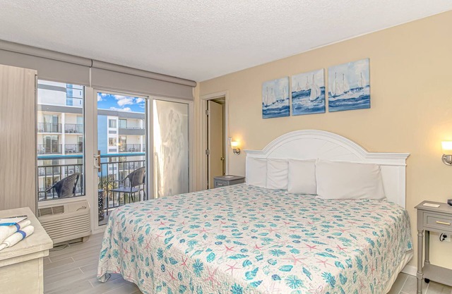 Fully Renovated King Suite! Perfect For 2 Guests! Private Balcony