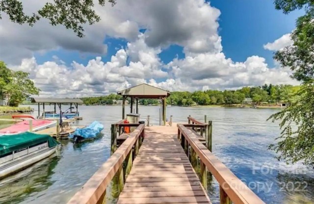 Fully Renovated Lakehouse on Lake Wylie