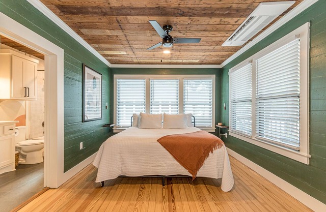 Fully-restored 1850s German Home in Downtown New Braunfels - A