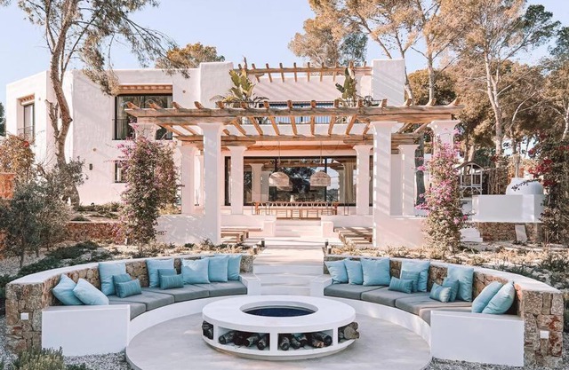 Fully Staffed Sea Front Villa with Private Sommelier