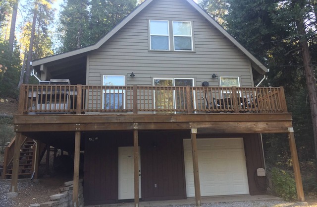 Fully stocked cabin. 20 min’s: Pinecrest lake, casino & skiing. 90 to Yosemite.