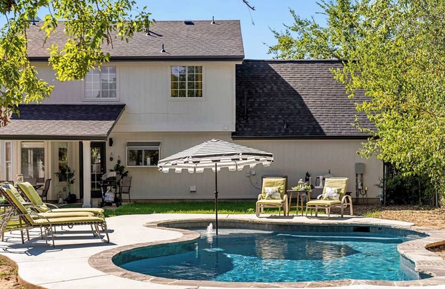 Fun 6-BR Home with Private Theater & Pool