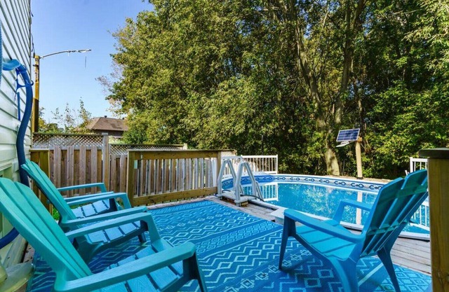 Fun & Cozy Retreat: Nature & Games