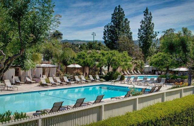 Fun Days Ahead! 3 Family-friendly Suites w/Kitchen, Onsite Golf Course!
