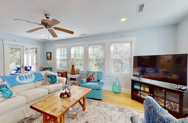 Fun Family Beach Getaway, BHI & Shoals Club, 3 Golf Carts, 5 Porches w/Great Views