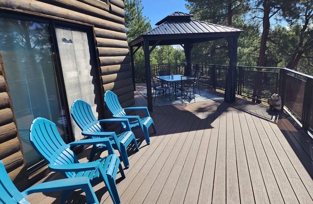 FUN Family Mountain Get-Away with GAME ROOM and Huge Deck