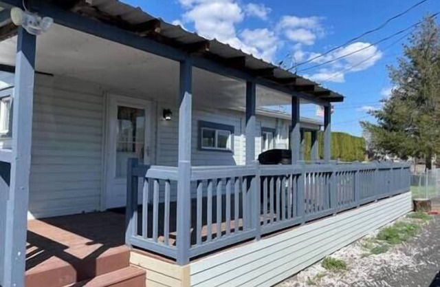 Fun Farmhouse with lots of space and no neighbors