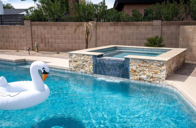 Fun in the heart of Phoenix with heated pool, spa, and ping pong!