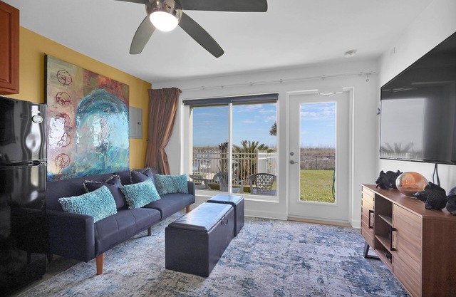 FUN IN THE SUN! - BEACH FRONT- Close to Mayo Clinic