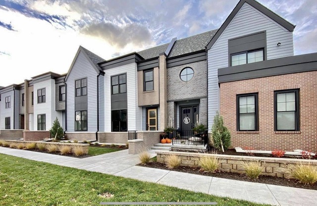 Fun! New townhome, Near Memorial Stadium