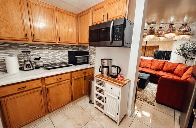 Fun, Warm 5 bed house with games & firepit for the winter.