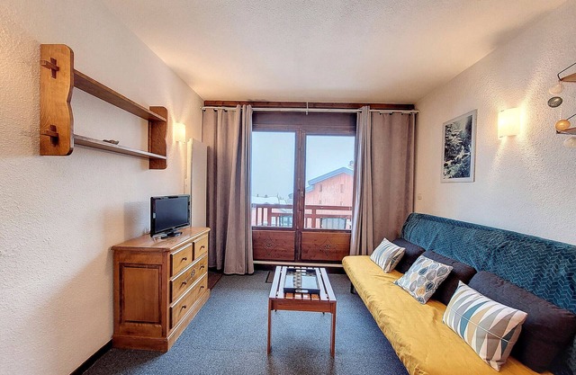 Functional Studio Near Shops and Slopes with Balcony and Mountain Corner