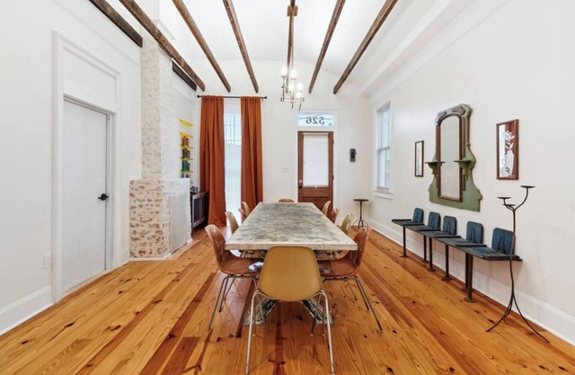 Funky Colorful House w Heated Pool 4br|3ba