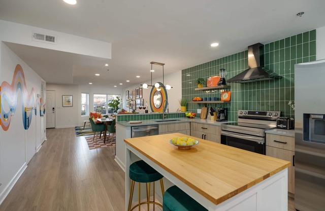 Funky Town - Walk to Broadway