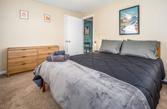Fur-Friendly Flat – 1BR Ground Flr Stay in Dayton