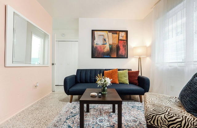 Furnished 1BR Apt with Free Parking, Minutes to Miami hotspots!