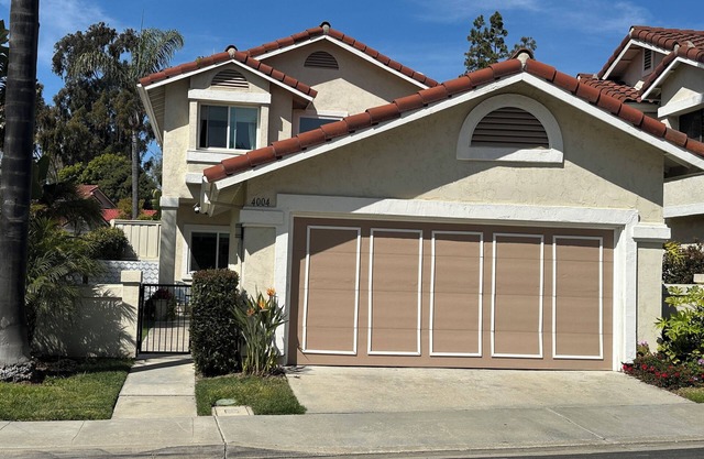 Furnished 3-bedroom house in La Jolla Colony with pool and park