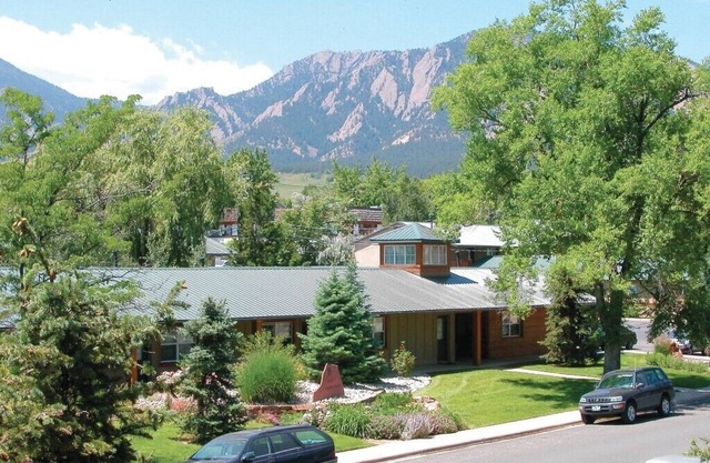 Furnished All Inclusive 1 Bedroom Condo Two Blocks East of CU