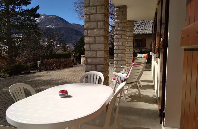 Furnished apartment ground floor of villa Guillestre