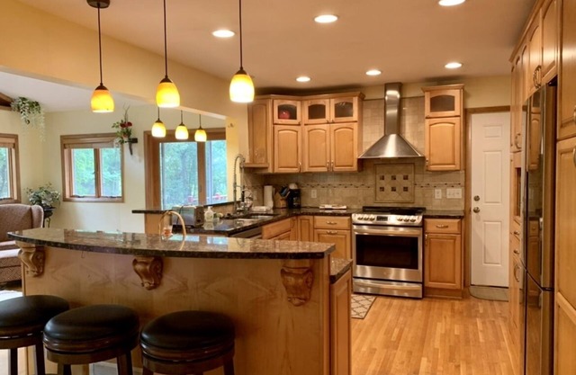 Furnished, beautiful 4br, 2.5 bath house