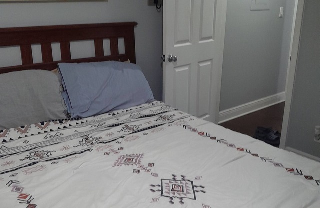 furnished master bedroom in sandy springs/dunwoody