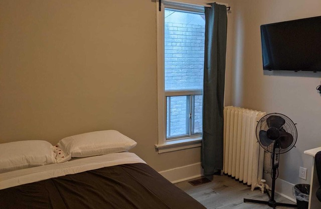 Furnished Room in a House in Downtown