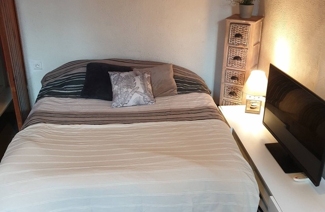Furnished Studio Marseille 6th center 15 mins from the beach 2/4P
