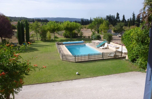 furnished studio overlooking the luberon
