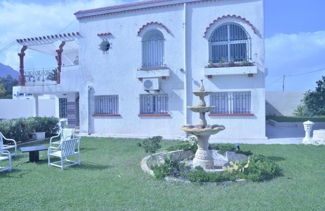 Furnished villa well equipped foot in the water has hammam chatt