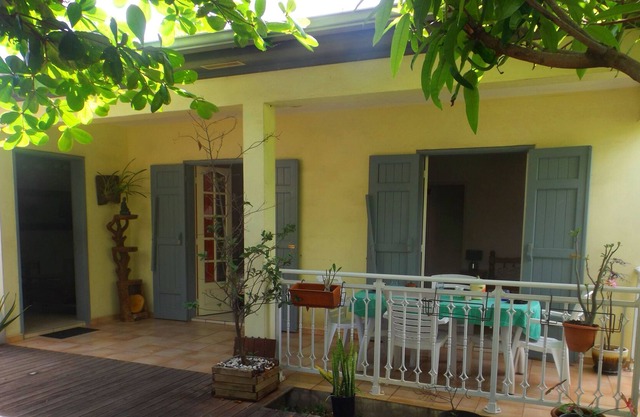 Furnished villa with garden and trees, near the Indian Ocean with Jacuzzi