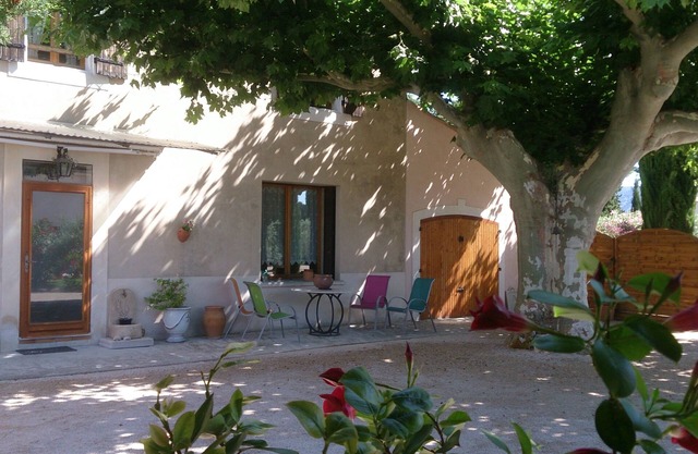 Gîte 2 pers "Les Oliviers du Petit Saint-Julien" in the Luberon -Vaucluse 84