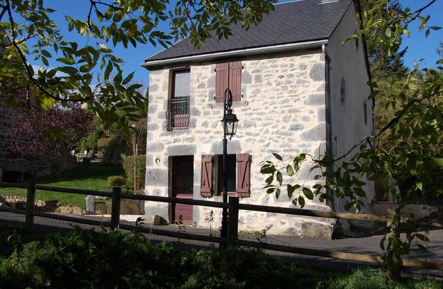 Gîte de Rouchaube Orcival : la Petite Maison
