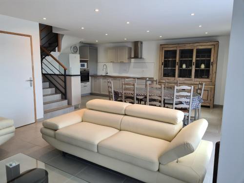 Gîte de Saint Ladre, "Le Grenier" proche Paris NEUF