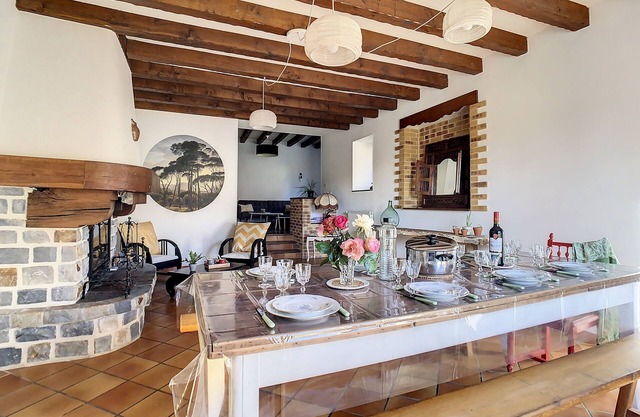 Gîte Le Karrdi (sleeps 10) ideal for families. Pets welcome!