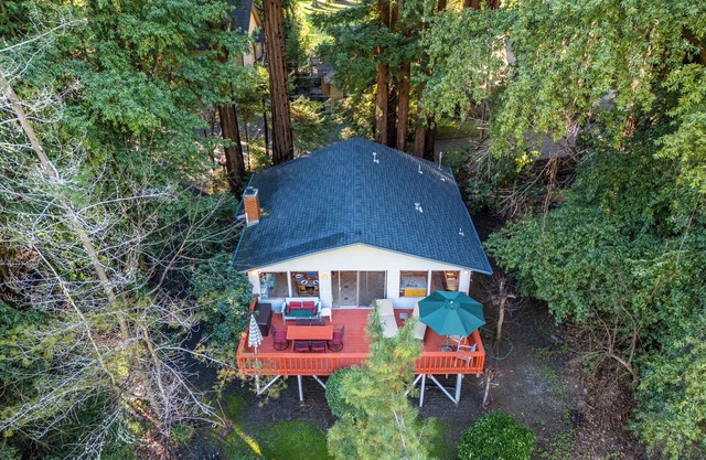 G's River View! Happy & Fun NEW Cabin! On River Near & Golf Course! COMFY!