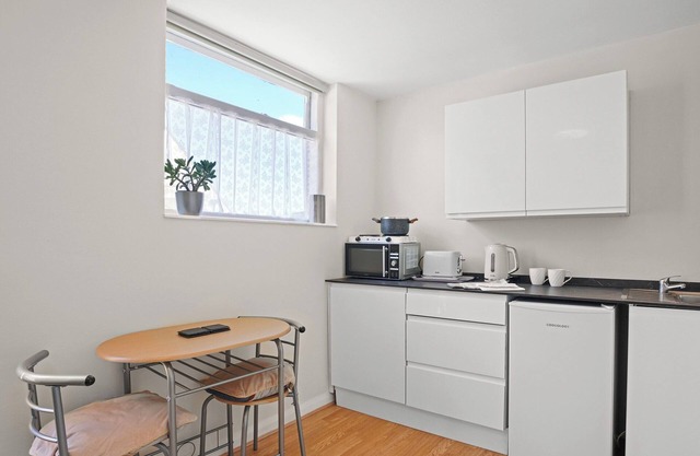 Gable End Coastal Retreat