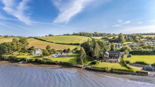 Gable View - Luxury Riverside Sanctuary